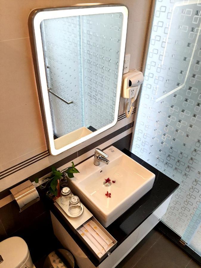 Dong Hai Hotel _ Rạch Gia Exteriör bild